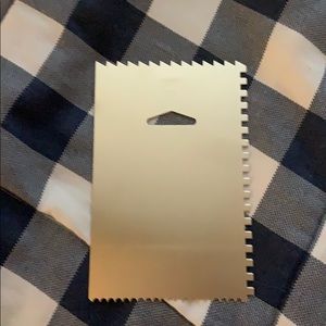 Aluminum decorating and icing comb